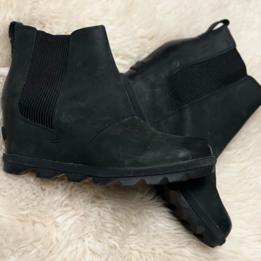 Black Sorel wedges